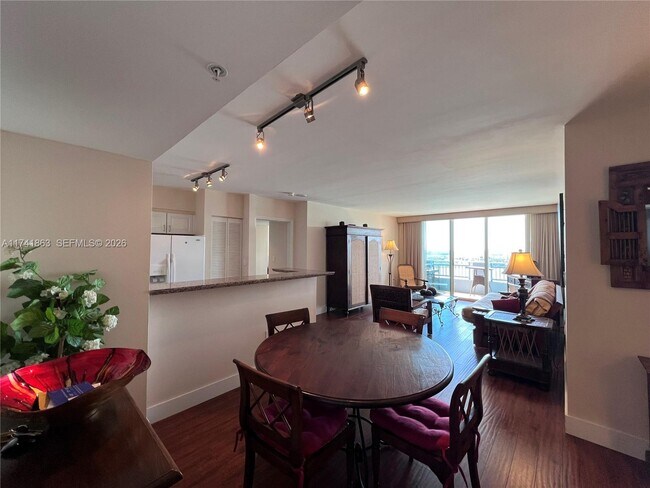 Building Photo - 90 Alton Rd