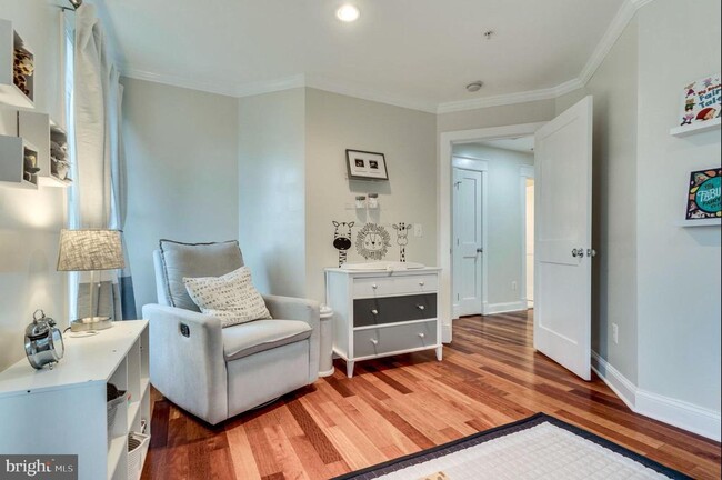 Building Photo - 820 W Glebe Rd