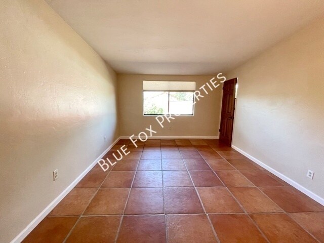 Building Photo - 729 N Alamo Ave