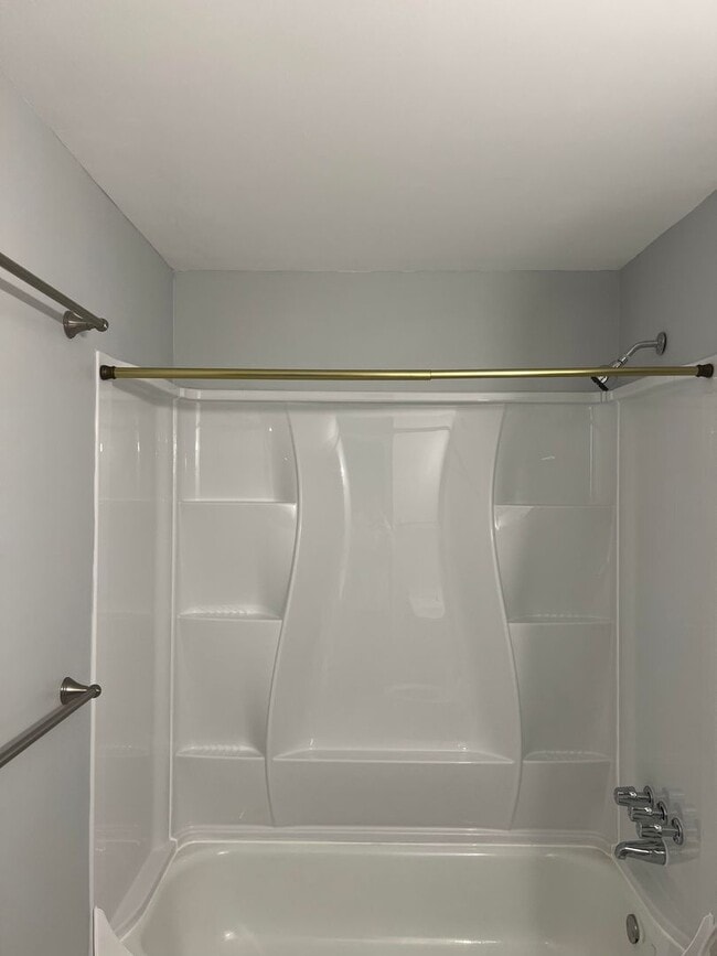 Building Photo - Updated 3BR 1BA Home w/ Garage & Updated Kitchen in Cincinnati