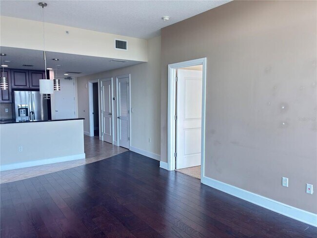 Building Photo - 101 S Eola Dr