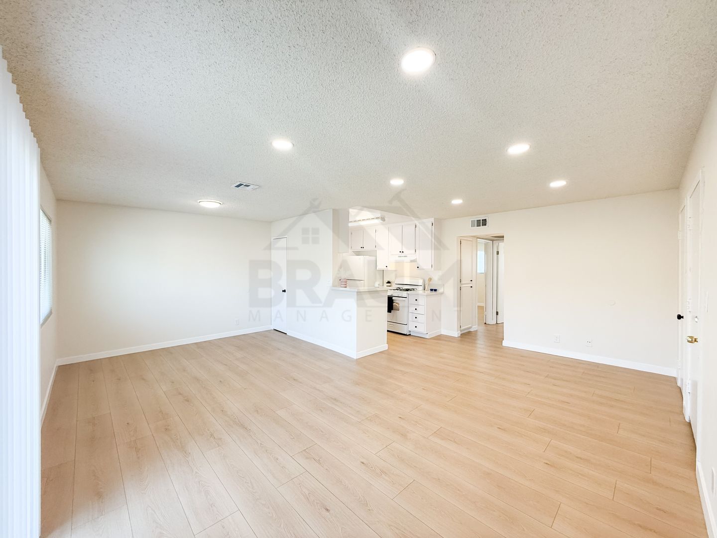 Building Photo - 14801 Delano St