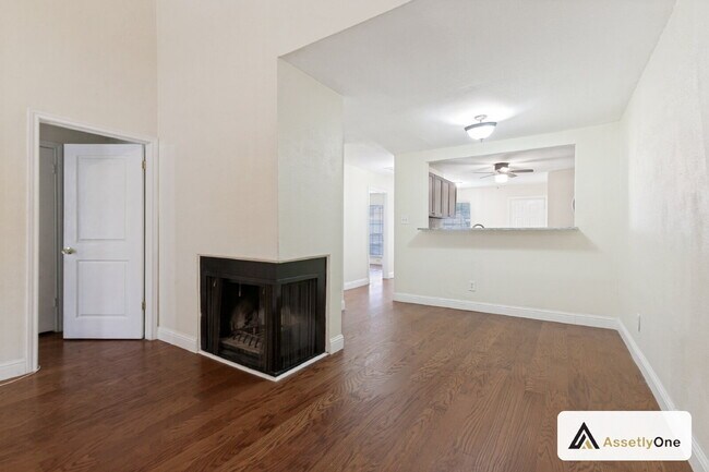 Building Photo - Updated North Dallas Townhome | 2 Pools | Clubhouse | Richardson ISD | Private Backyard
