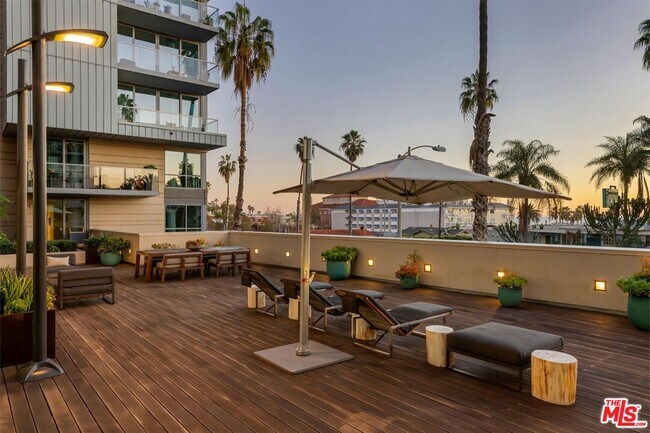 Building Photo - 1755 Ocean Ave