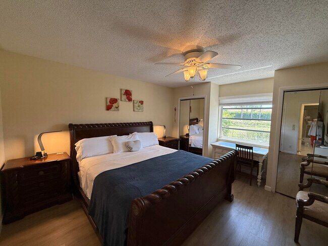 Building Photo - 8540 Chevy Chase Dr