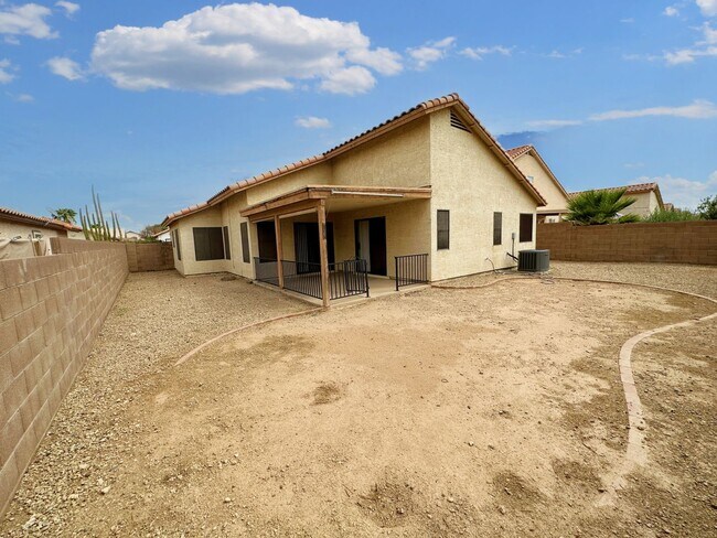 Building Photo - Spacious 3 Bed, 2 Bath Home in Peoria - Yo...