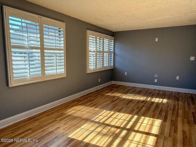 Building Photo - 360 Canis Dr W