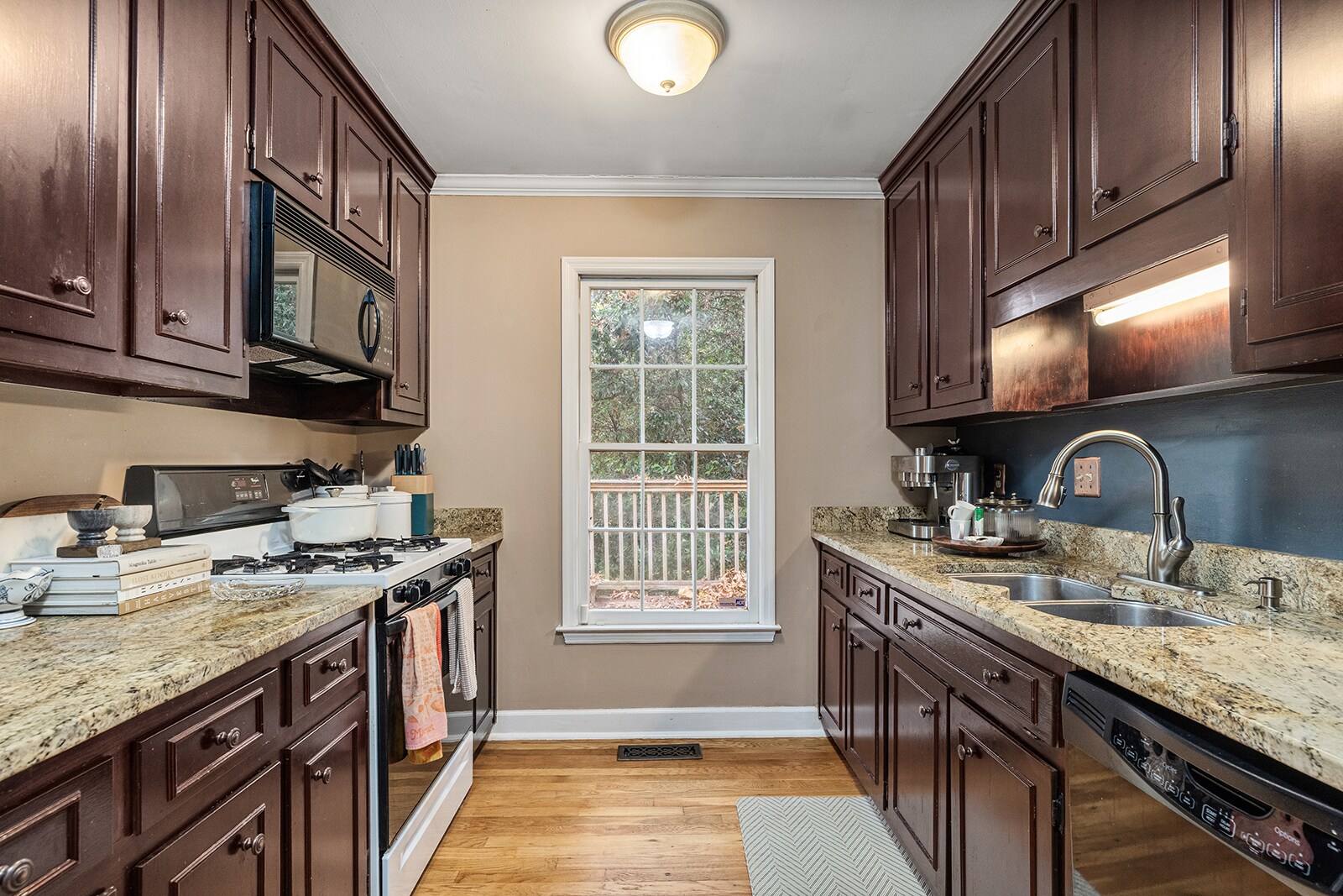 Building Photo - 104 Terrace Dr NE