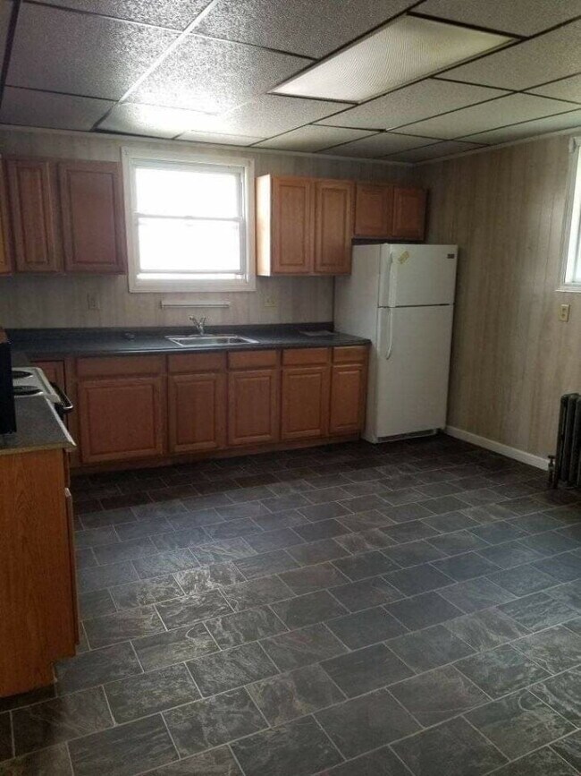 Primary Photo - 166 Center St