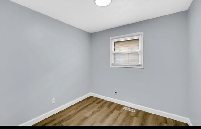 Building Photo - 3106 N Harding St