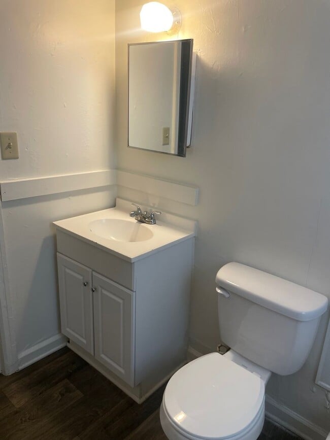 Building Photo - 2 BDRM 1 BA, 816 SQ FT HOME, DUKE POWER, CITY OF GREENSBORO WATER- $975 MONTH, $975 DEPOSIT!!