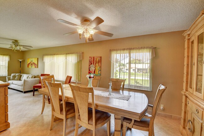 Building Photo - 14425 Amapola Way