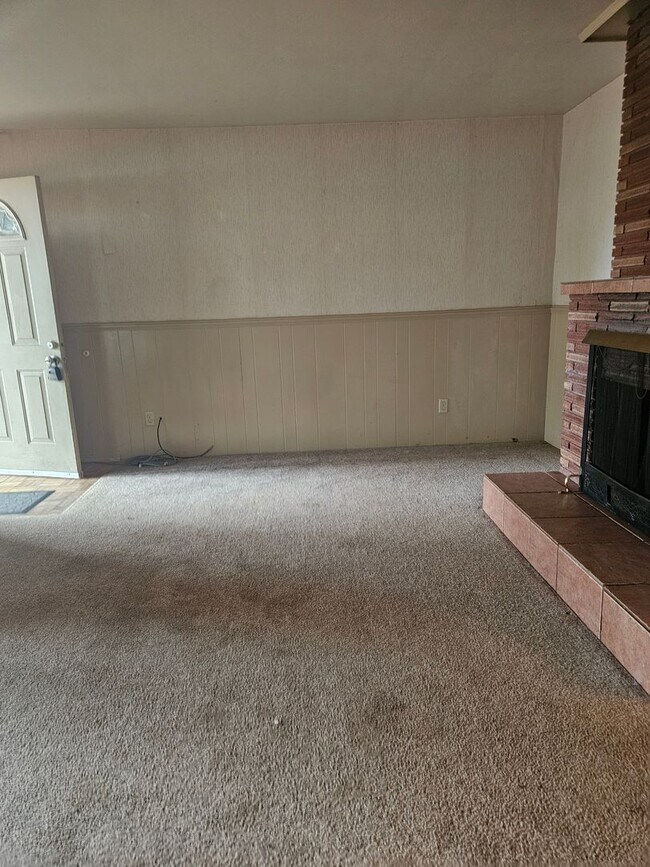 Building Photo - 669 Arleta Pl NE