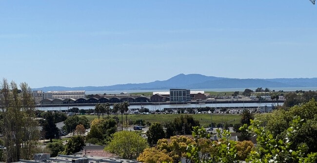 Building Photo - Stunning 2-bedroom, 1.5-bath Modern home in Vallejo with bountiful water views & walking distance...