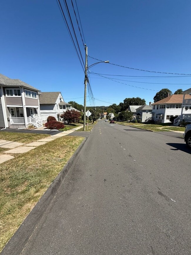 Building Photo - 48-50 Putnam St