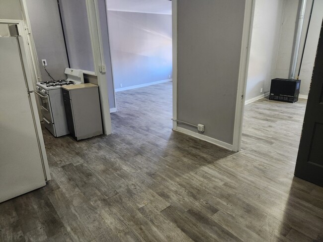 Building Photo - 8 E Railroad St