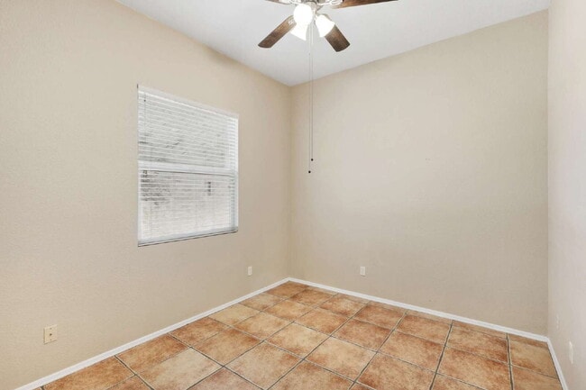 Building Photo - "Charming 3-Bed, 2-Bath Oasis in Tucson – Spacious 1717 Sq Ft Gem!"