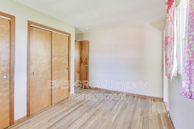 Building Photo - 705 Orchard Ln