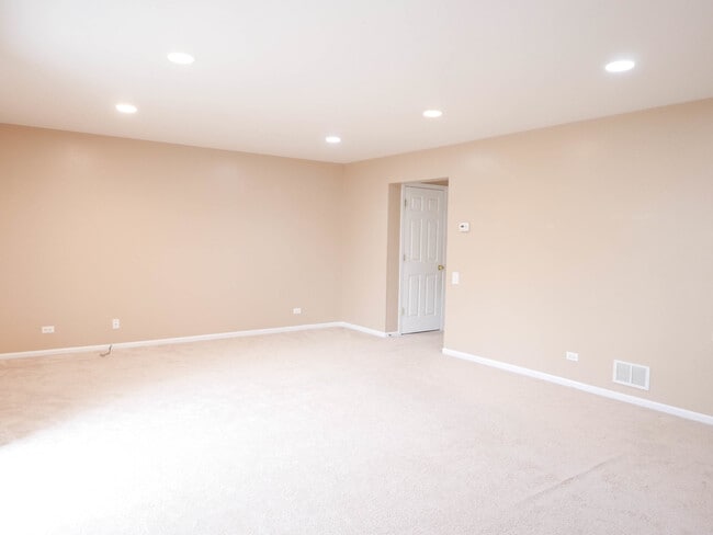 Building Photo - 1428 W Sapphire Dr