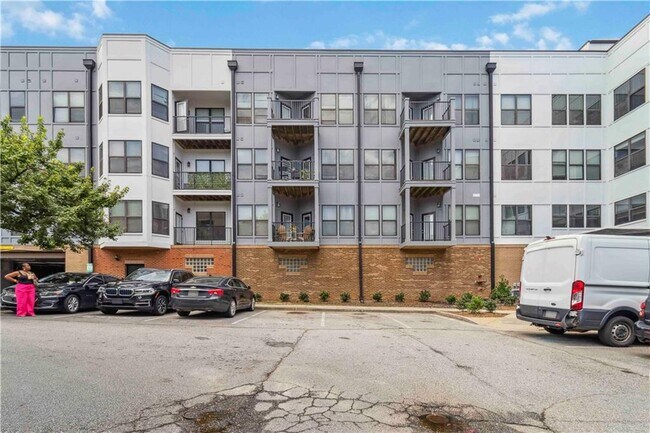 Building Photo - 898 Oak St SW