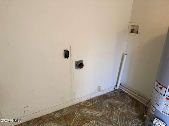 Building Photo - 1365 E 20th St