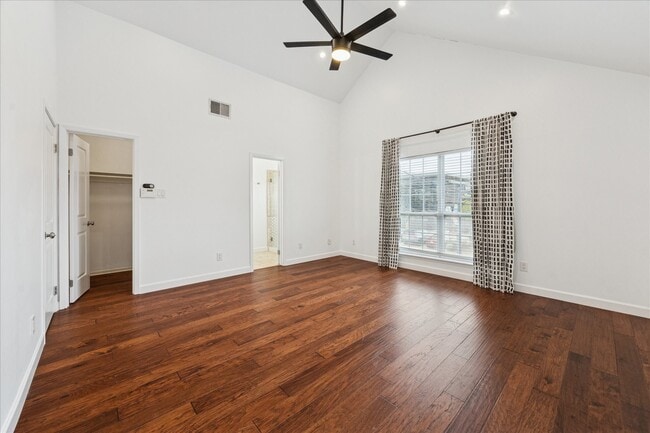 Building Photo - 731 Heights Blvd