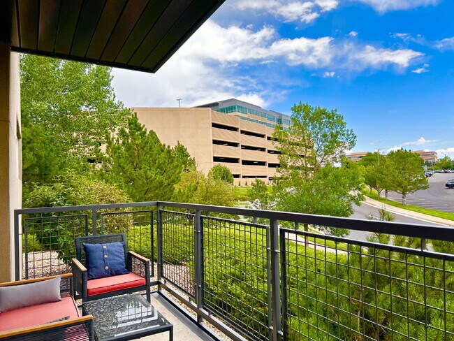 Building Photo - Bright & Peaceful 2 Bed, 2 Bath Corner Con...
