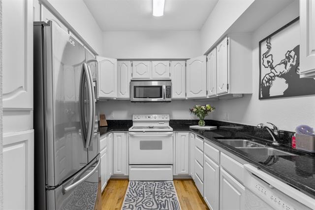 Building Photo - 3208 Cole Ave