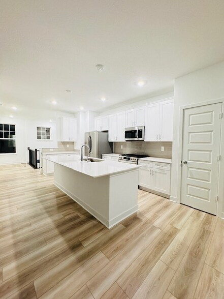 Building Photo - 4883 Gilbert Dr