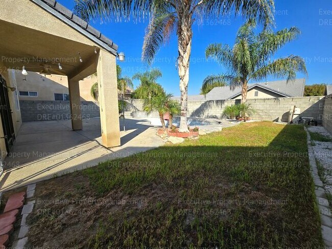 Building Photo - 3 bedroom/ 2.5 bathroom 2 story home.