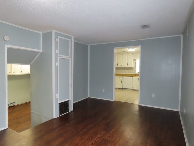 Building Photo - Country Living-Water Included! 2 Bedroom Home