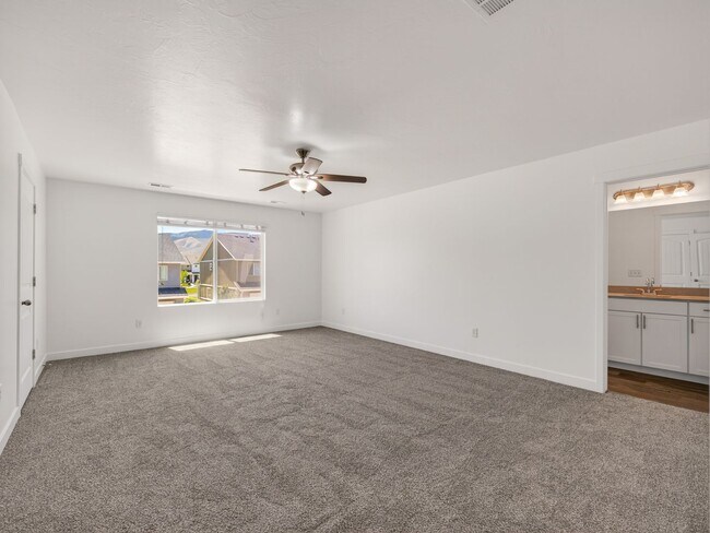 Building Photo - 98 E Harmony Ct
