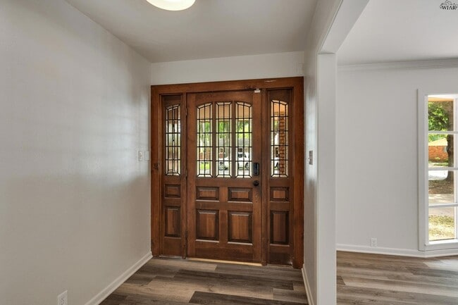 Building Photo - 2108 Granada Dr