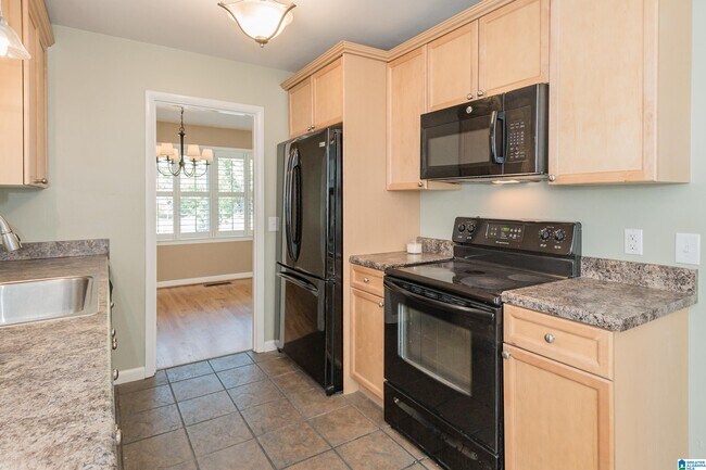 Building Photo - 615 Broadway St