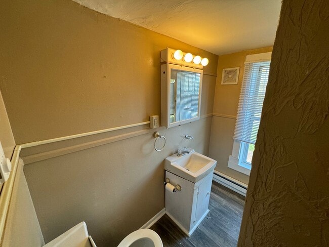 Building Photo - semi-detached home