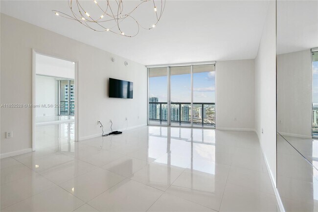 Building Photo - 465 Brickell Ave