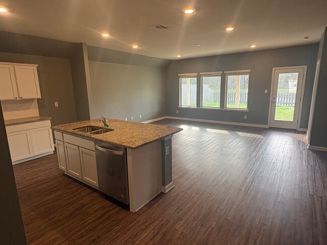 Building Photo - 44019 Covington Ridge Dr