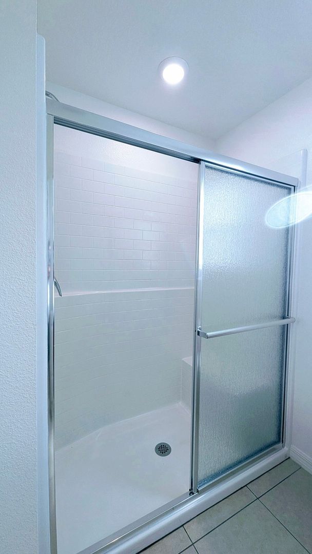 Building Photo - BEAUTIFUL 3-BEDROOM, 3-BATHROOM LUXURY TOW...