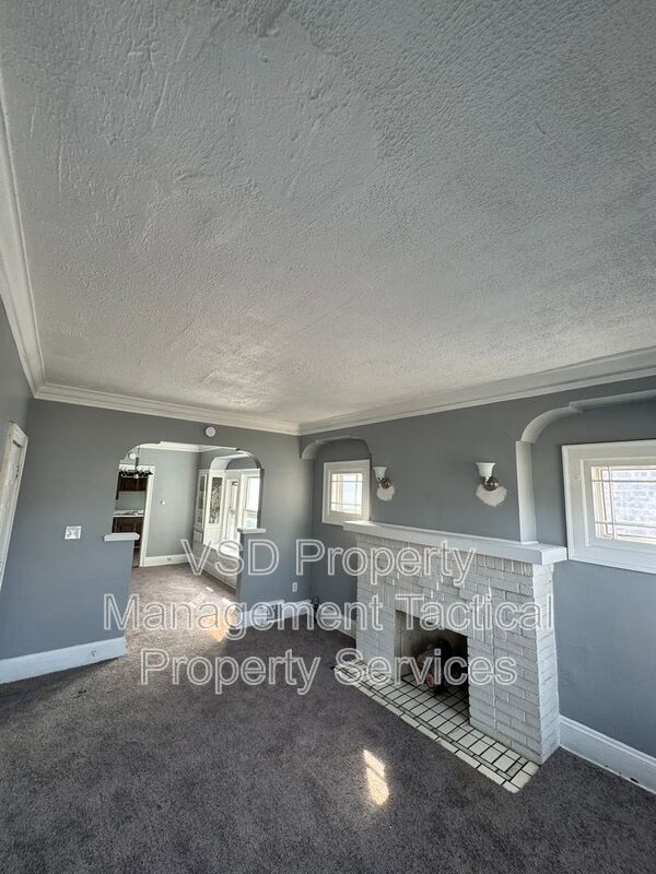 Building Photo - 3289 E 143rd St