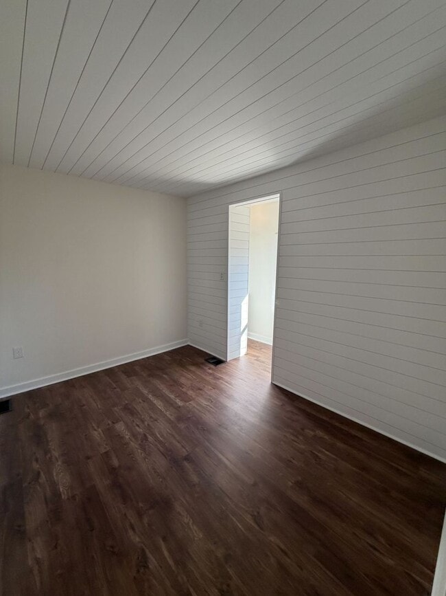 Building Photo - 2 Bed | 2 Bath | Office/Flex Room | 1 Acre Lot | Pickerington Schools