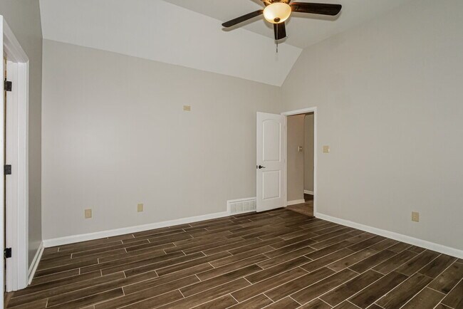 Building Photo - 235 Garden Springs Dr