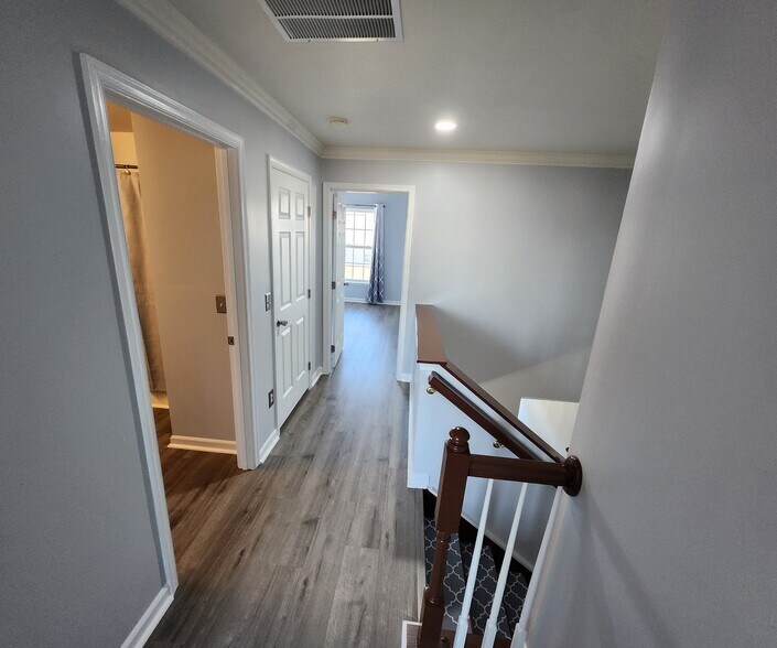 Building Photo - 2068 Lockwood Dr