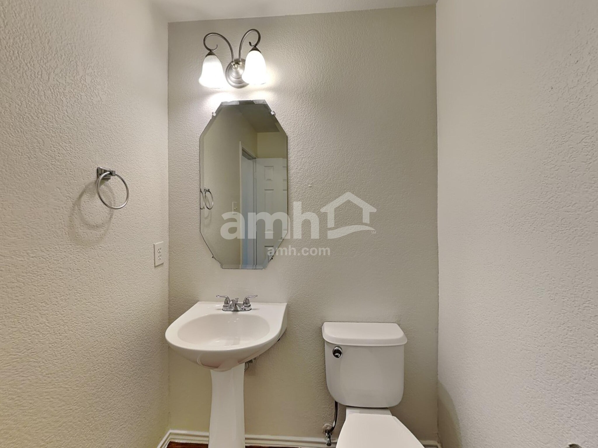 Building Photo - 2203 Terrell Dr