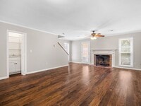 Building Photo - Cozy 3 Bedroom, 2.5 Bath Town Home with 2 ...