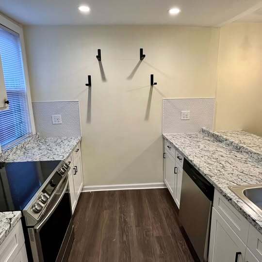 Building Photo - 135 N Carol Blvd