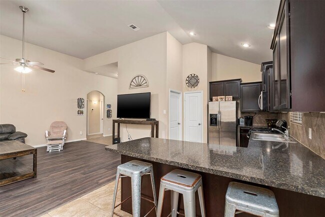 Building Photo - 22538 Valley Canyon