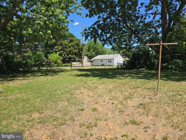 Building Photo - 11 Glenwood Dr
