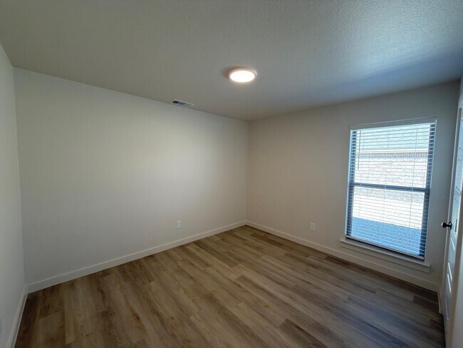 Building Photo - 1209 Cottonwood Ave