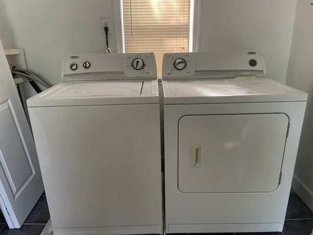 Building Photo - 2419 Salua Dr