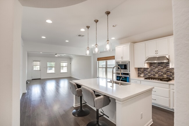Building Photo - 105 Meadow Wood Cv